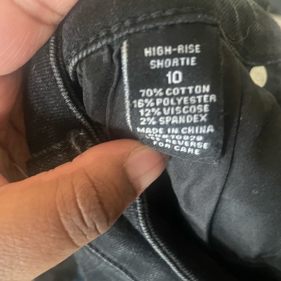 Black shorts - Picture 3 of 3